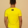 яркая желтая футболка с принтом - Фото №1